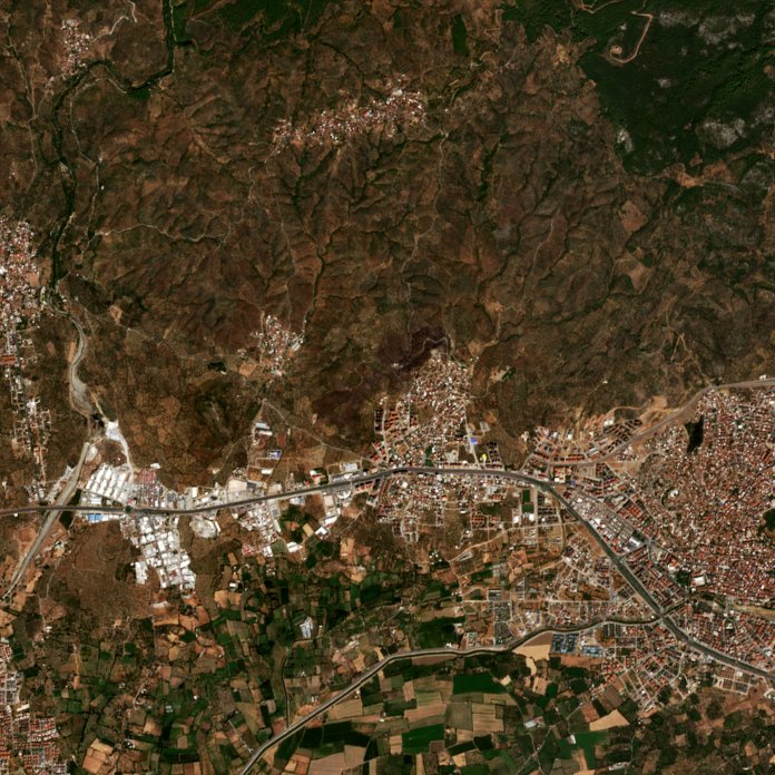 A Edremit térségében pusztító tűz leégett területe műholdról, 2026. szeptember 13.