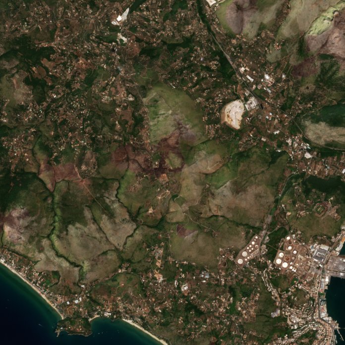 Leégett terület műholdról — Gaeta