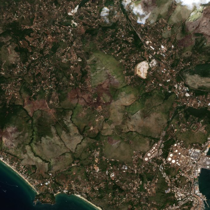 Leégett terület műholdról — Gaeta