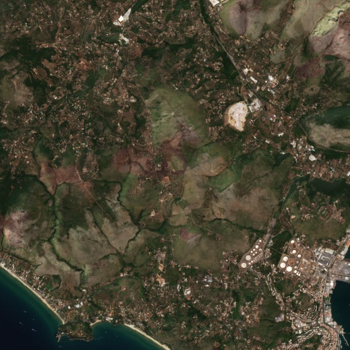 Leégett terület műholdról — Gaeta