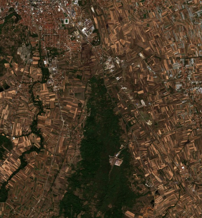 A Leskovac térségében pusztító tűz leégett területe műholdról, 2026. október 1.