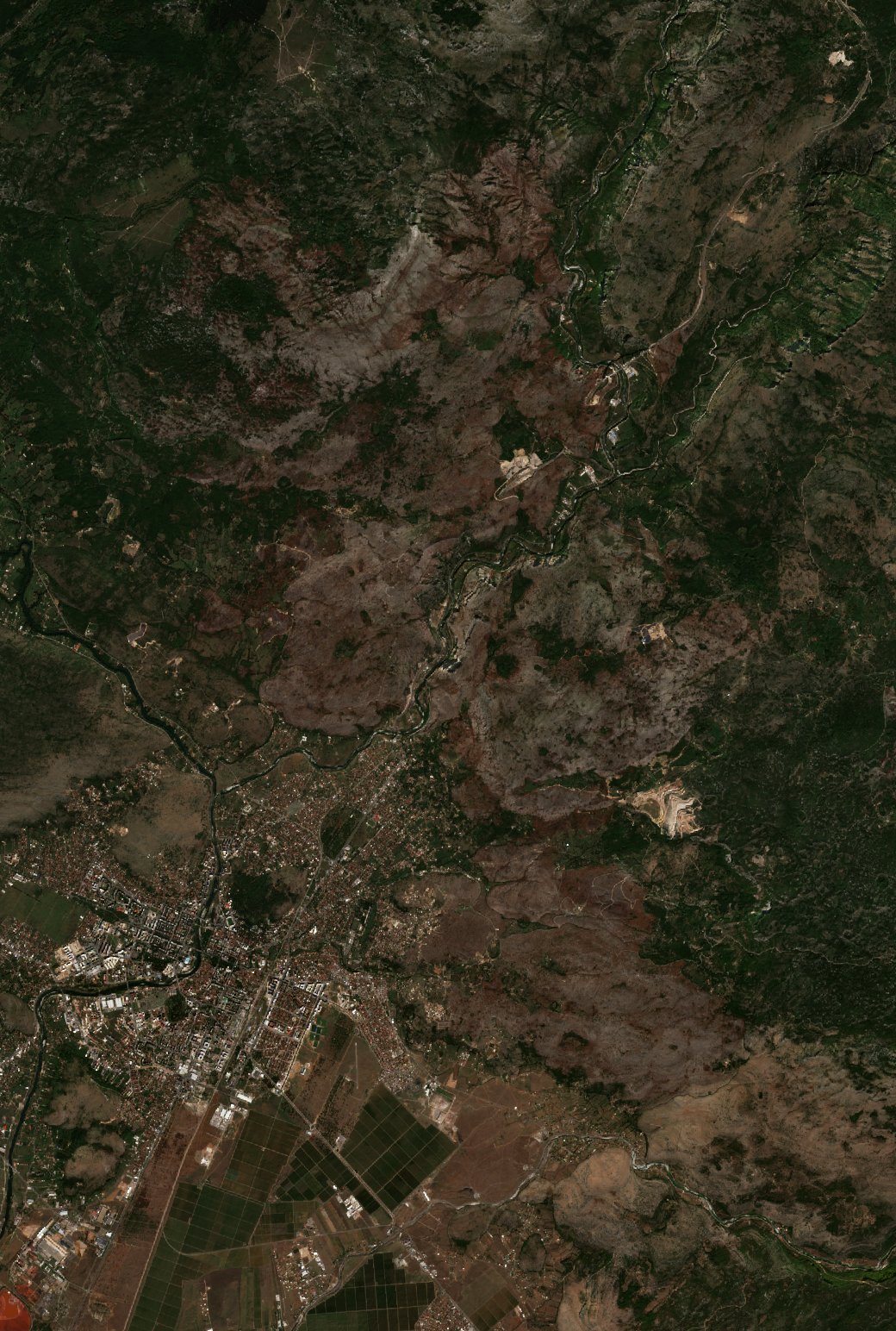 A Podgorica térségében pusztító tűz leégett területe műholdról, 2025. szeptember 22.