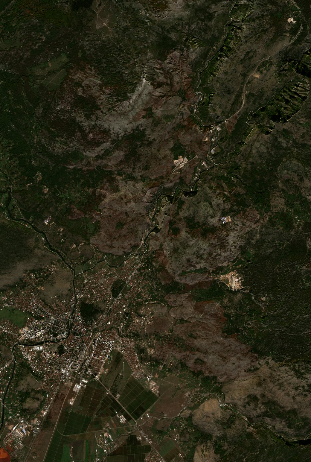 Leégett terület műholdról — Podgorica