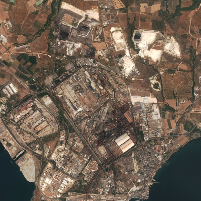 A Taranto térségében pusztító tűz leégett területe műholdról, 2026. szeptember 7.