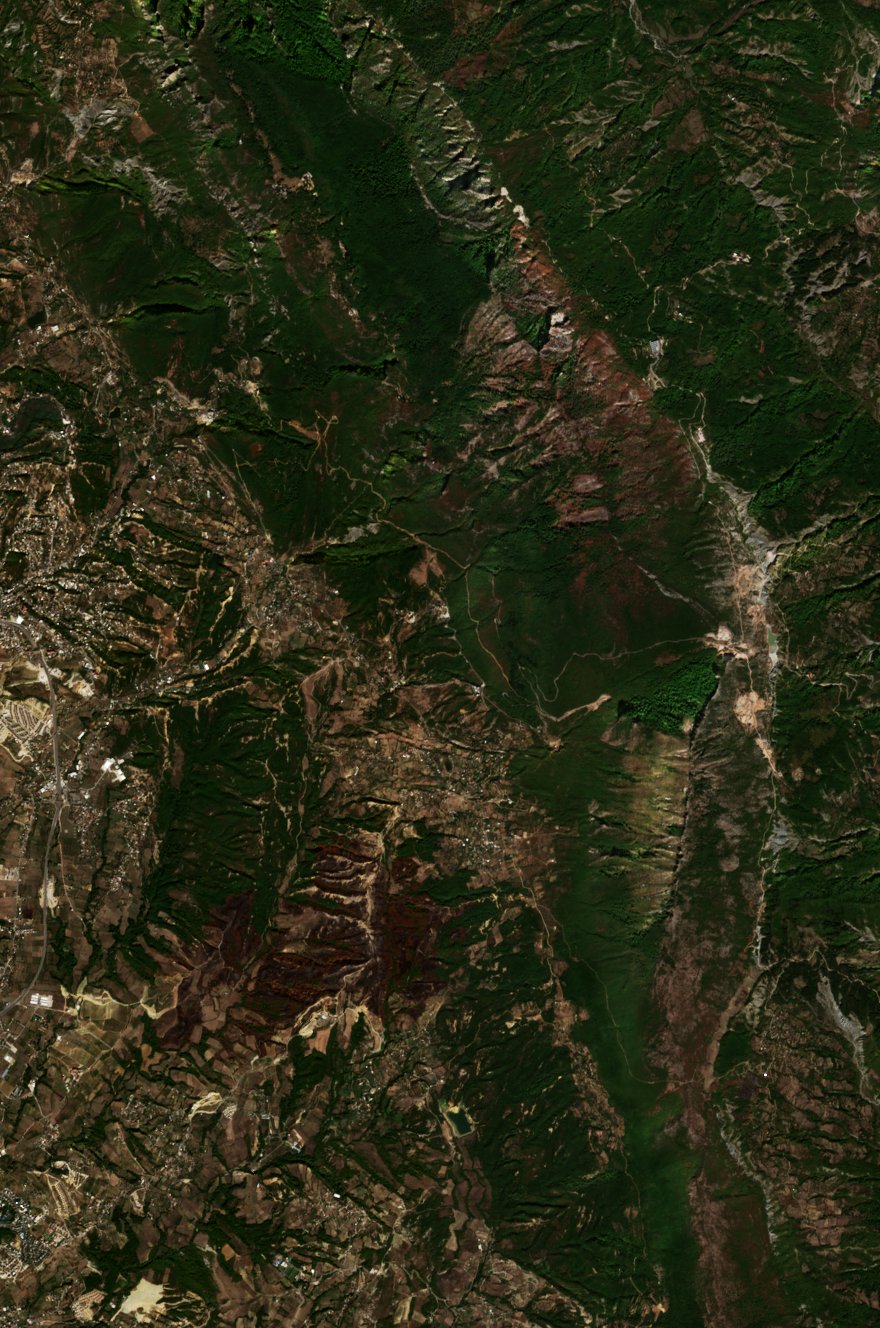 A Tirana térségében pusztító tűz leégett területe műholdról, 2026. október 2.