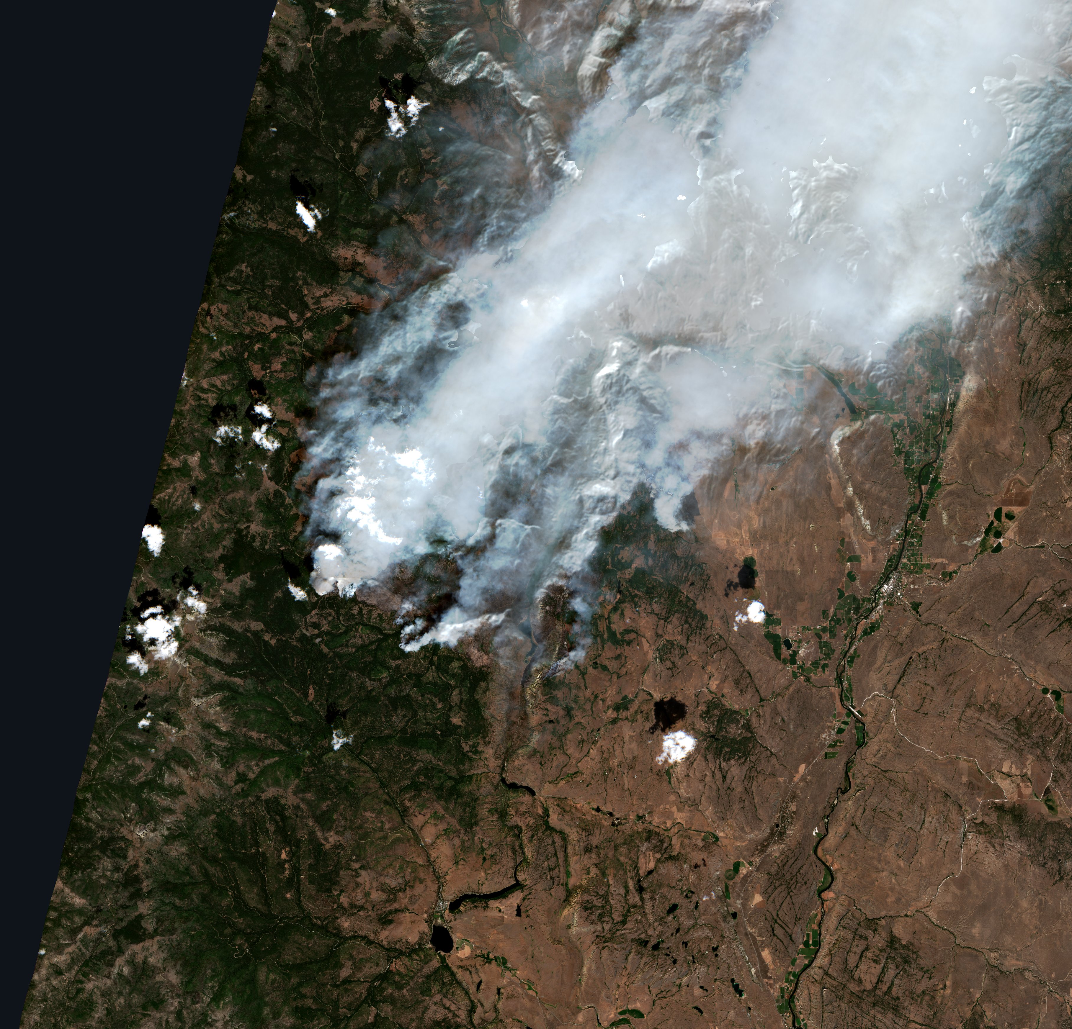 A Tonasket térségében pusztító tűz leégett területe műholdról, 2026. augusztus 1.