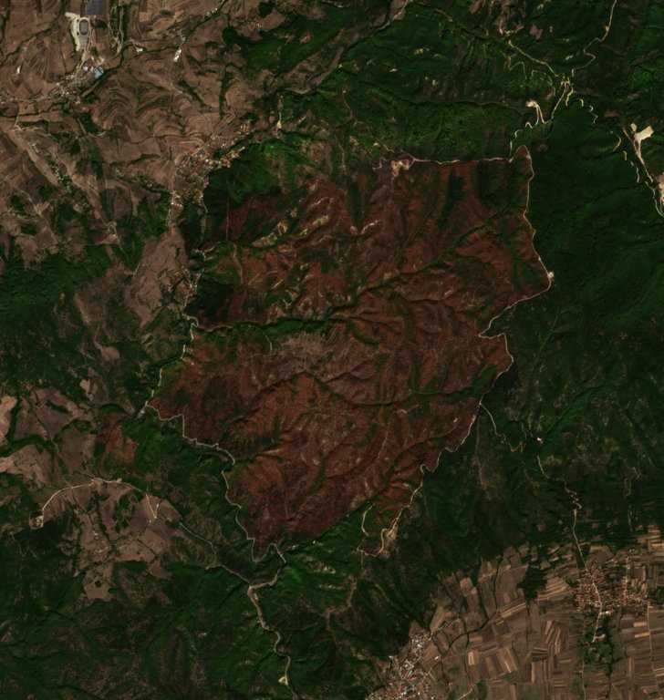 A Vranje térségében pusztító tűz leégett területe műholdról, 2026. október 1.